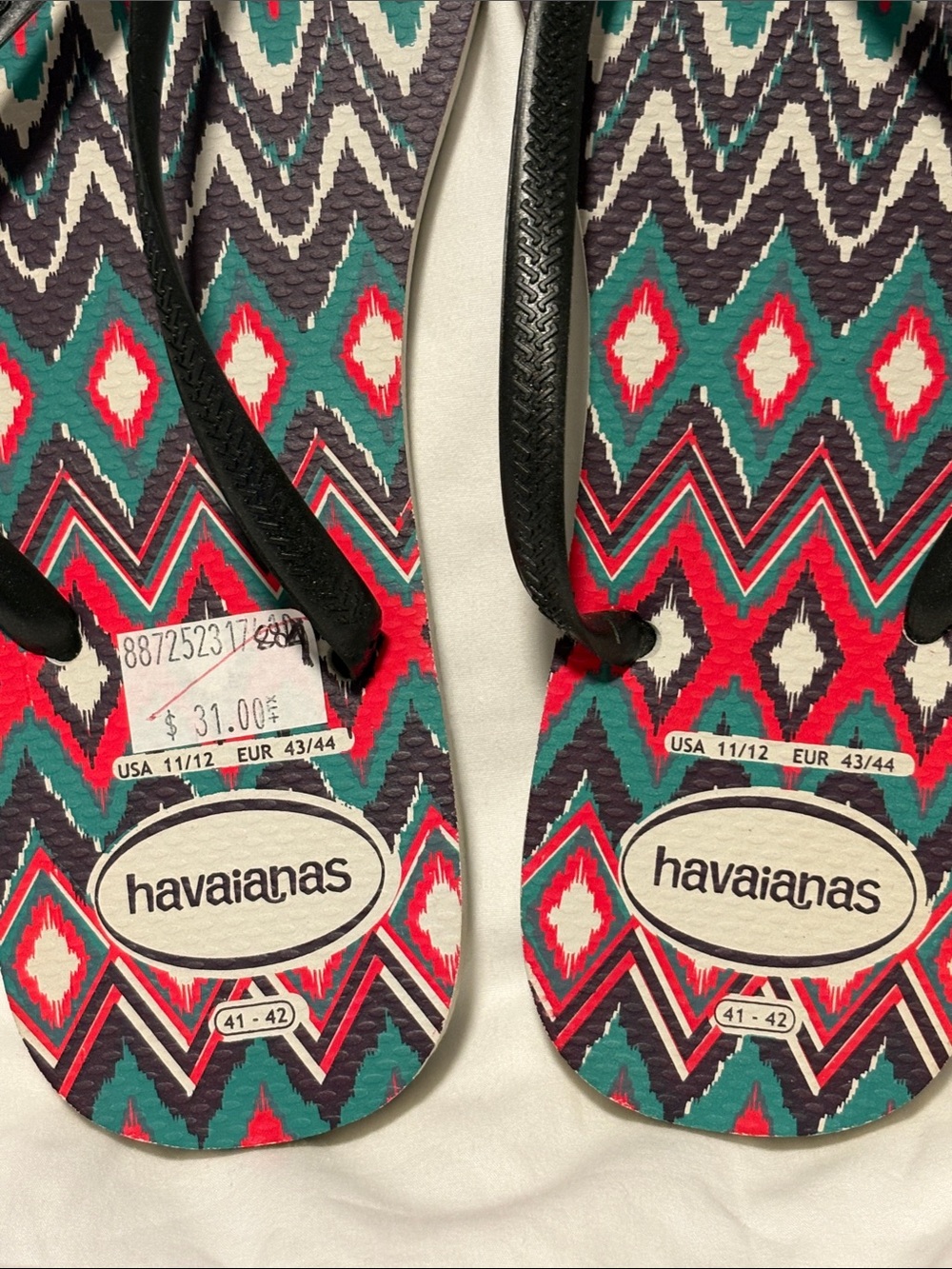 New Havaianas Sz 11/12 Multicolored Printed Woman’s Flip Flop Rubber Slippers - Picture 2 of 4